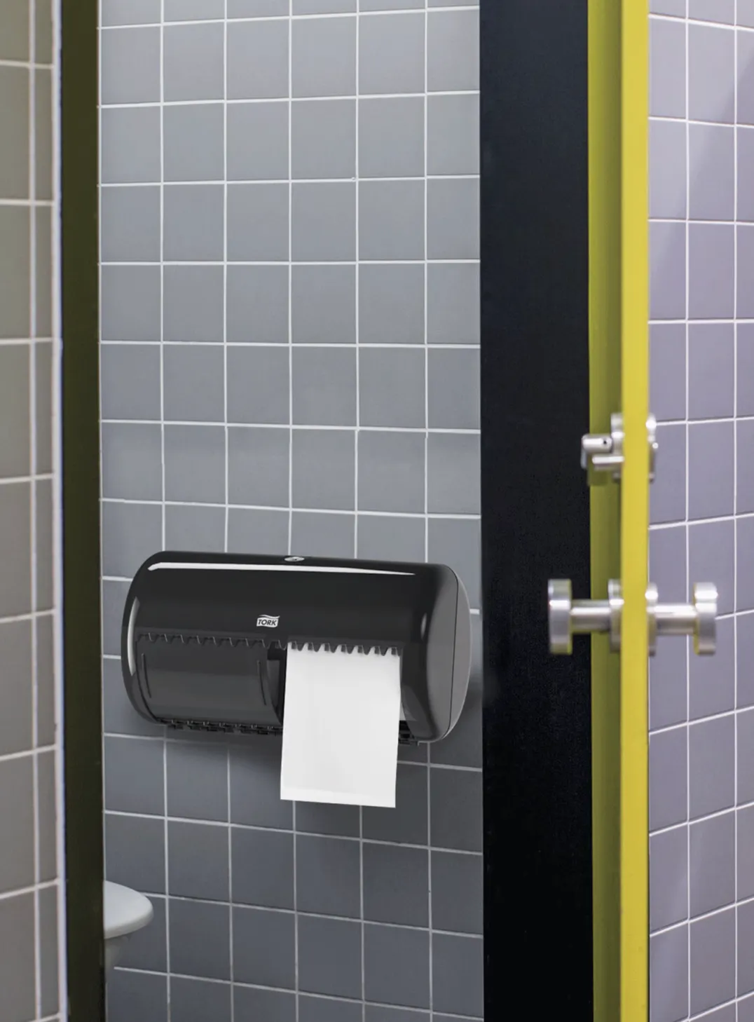 557008 Tork zásobník na toaletný papier v kotúči T4, čierny roin16.png